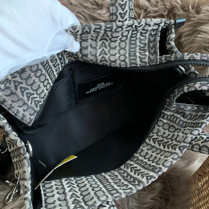 Marc Jacobs
The Medium Tote Bag in Monogram Jacquard