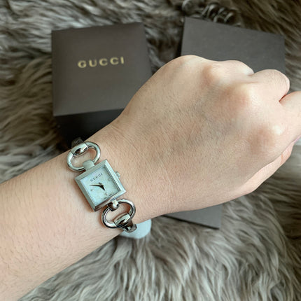 Gucci Tornavoni Women's Watch, 0.7 inch (18 mm), Quartz, White Pearl YA120517