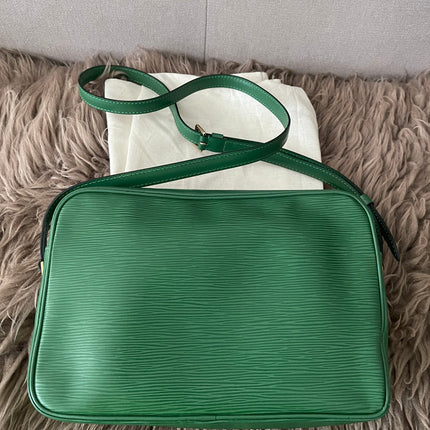 Preloved Authentic  Louis Vuitton Epi Trocadero 27