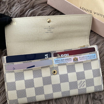 Preloved Authentic Rank B- Louis Vuitton Sarah wallet in the Damier Azur