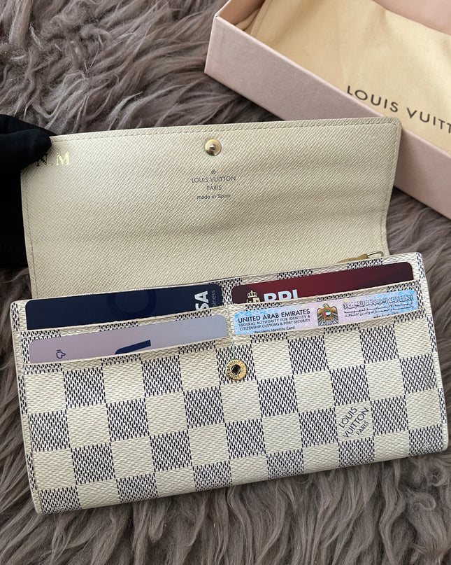 Preloved Authentic Rank B- Louis Vuitton Sarah wallet in the Damier Azur