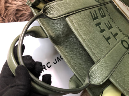 Preloved Marc Jacobs the medium leather tote bag in Green
