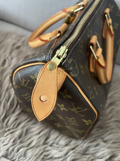 Preloved Authentic Louis Vuitton Speedy 25
