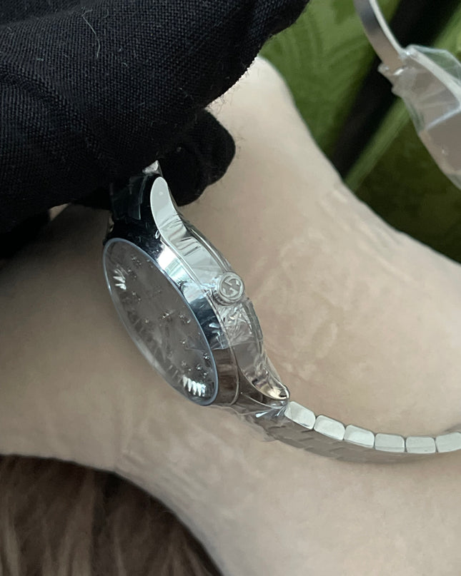 Preloved Authentic unused Gucci G-Timeless bee 32mm stainless steel watch