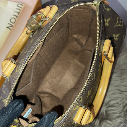 Preloved Authentic Louis Vuitton Speedy 25