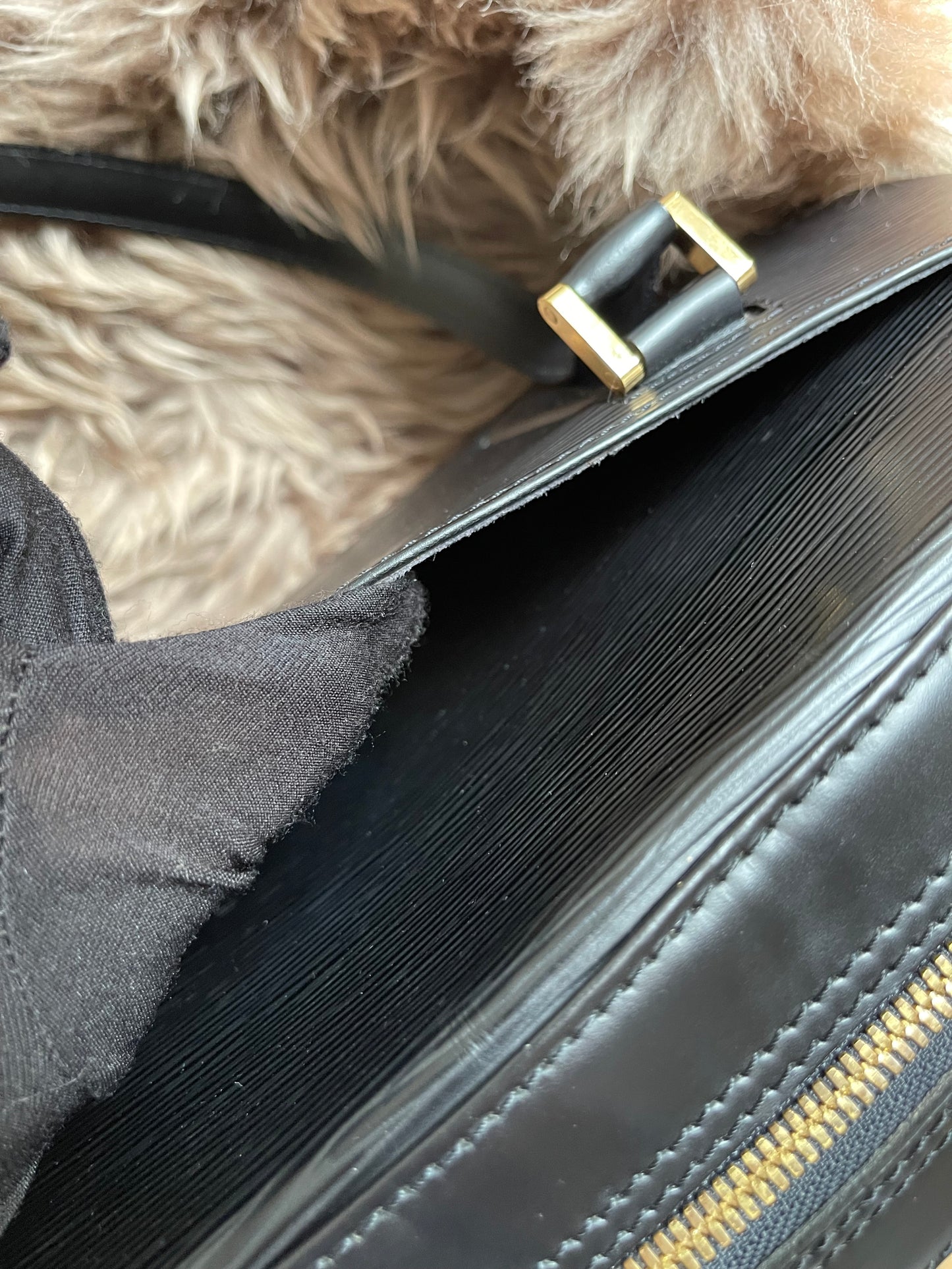 Preloved LOUIS VUITTON Voltaire Epi Leather Shoulder Bag