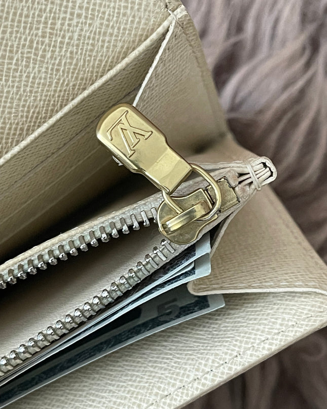 Preloved Authentic Rank B- Louis Vuitton Sarah wallet in the Damier Azur