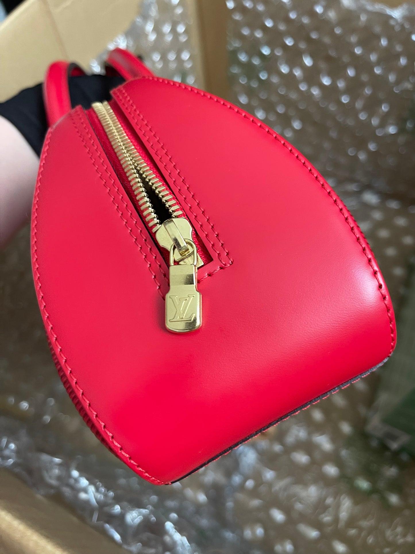Preloved Louis Vuitton Red Epi Jasmin Handbag w/provided strap