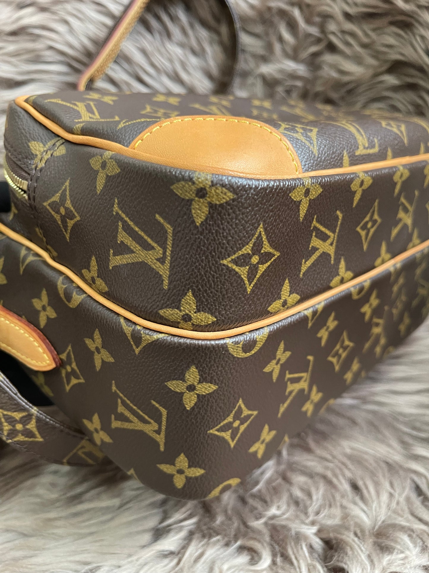 Preloved Louis Vuitton 2005 Nil messenger bag