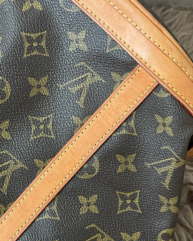 Preloved Authentic Rank B- Louis Vuitton Pre-Owned 2004 GM monogram bucket bag