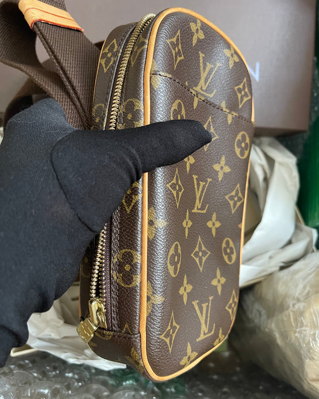 Preloved Louis Vuitton Pre-Owned
2004 Pochette Gange belt bag