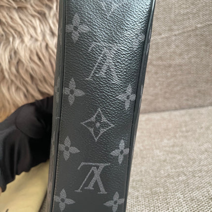 Preloved Authentic Louis Vuitton Monogram Eclipse Toiletry Pouch 25