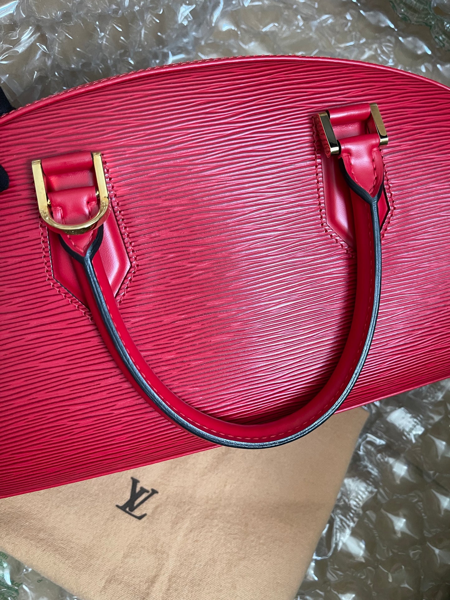 Preloved Louis Vuitton Red Epi Jasmin Handbag w/provided strap