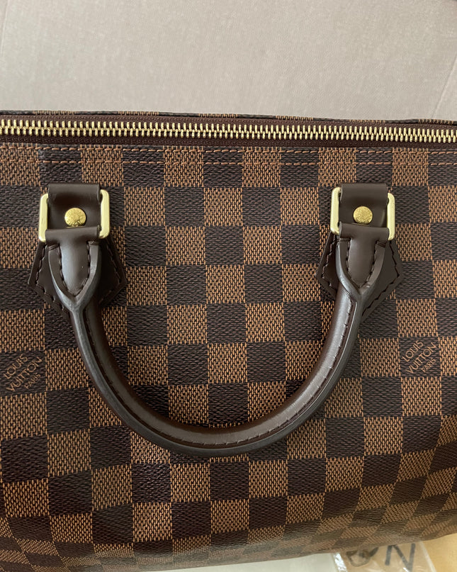 Preloved Authentic Louis Vuitton Speedy 30 handbag in the classic Damier Ebene