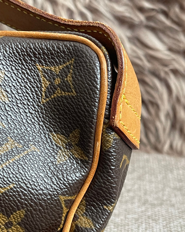 Preloved Authentic Louis Vuitton Croissant MM