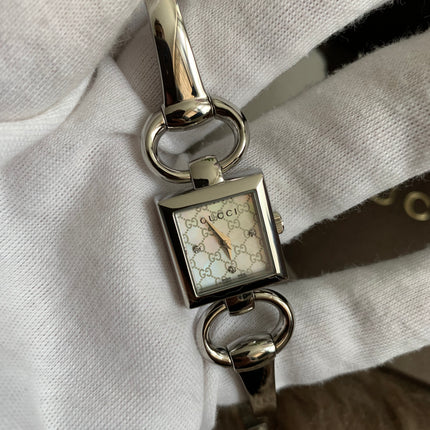 Gucci Tornavoni Women's Watch, 0.7 inch (18 mm), Quartz, White Pearl YA120517