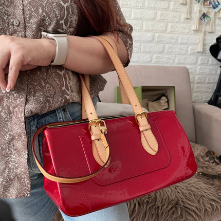 Last piece! Below cost price & with proper original storage super sulit deal!