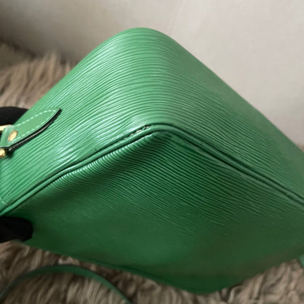 Preloved Authentic  Louis Vuitton Epi Trocadero 27