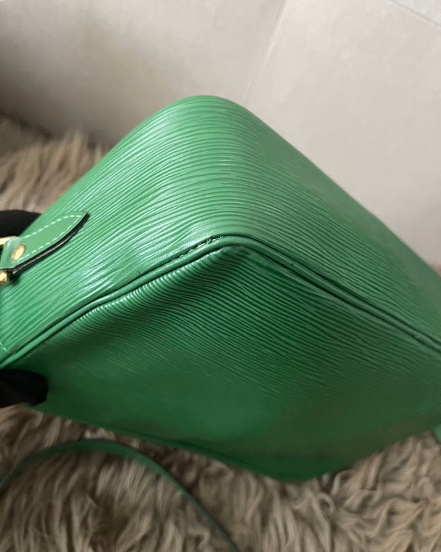Preloved Authentic  Louis Vuitton Epi Trocadero 27