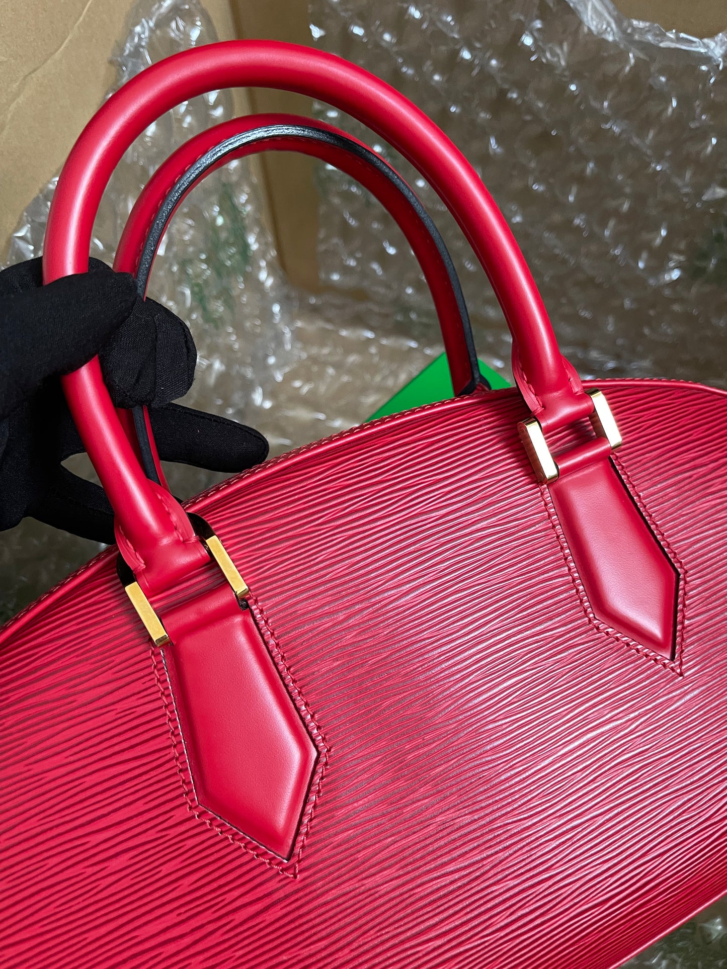 Preloved Louis Vuitton Red Epi Jasmin Handbag w/provided strap