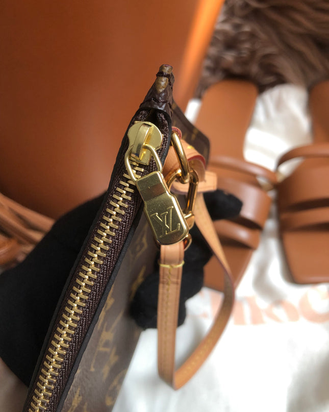 Preloved Louis Vuitton Monogram Neverfull Pouch