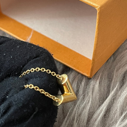 Preloved Authentic Essential V Necklace