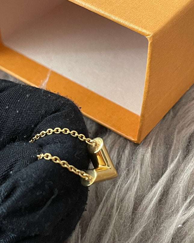 Preloved Authentic Essential V Necklace