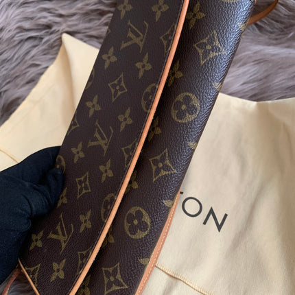 Louis Vuitton
2001 Pochette Twin GM crossbody bag