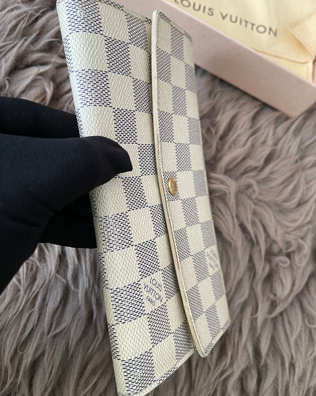 Preloved Authentic Rank B- Louis Vuitton Sarah wallet in the Damier Azur