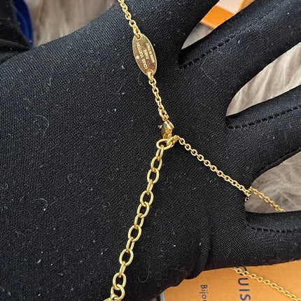 Preloved Authentic Essential V Necklace