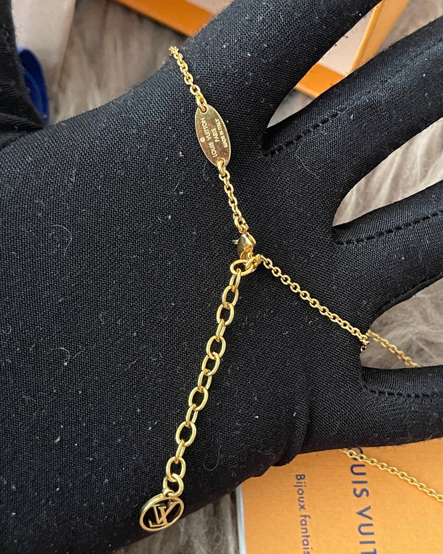 Preloved Authentic Essential V Necklace