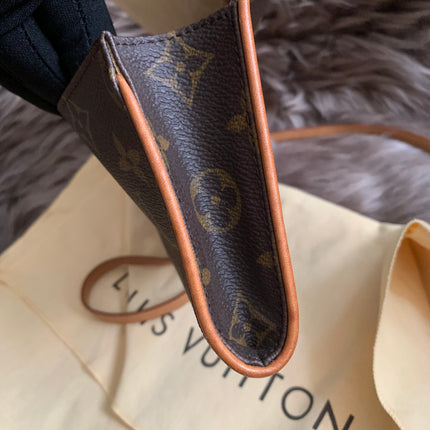 Louis Vuitton
2001 Pochette Twin GM crossbody bag