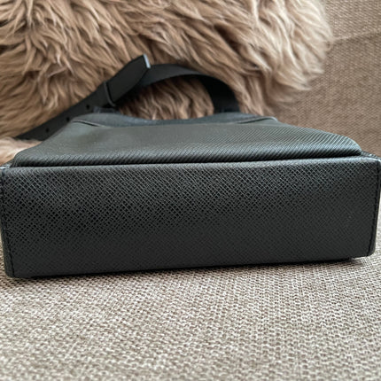 Preloved Authentic Louis Vuitton Taiga Leather Crossbody Bag – Épicéa Green, Silver Hardware
