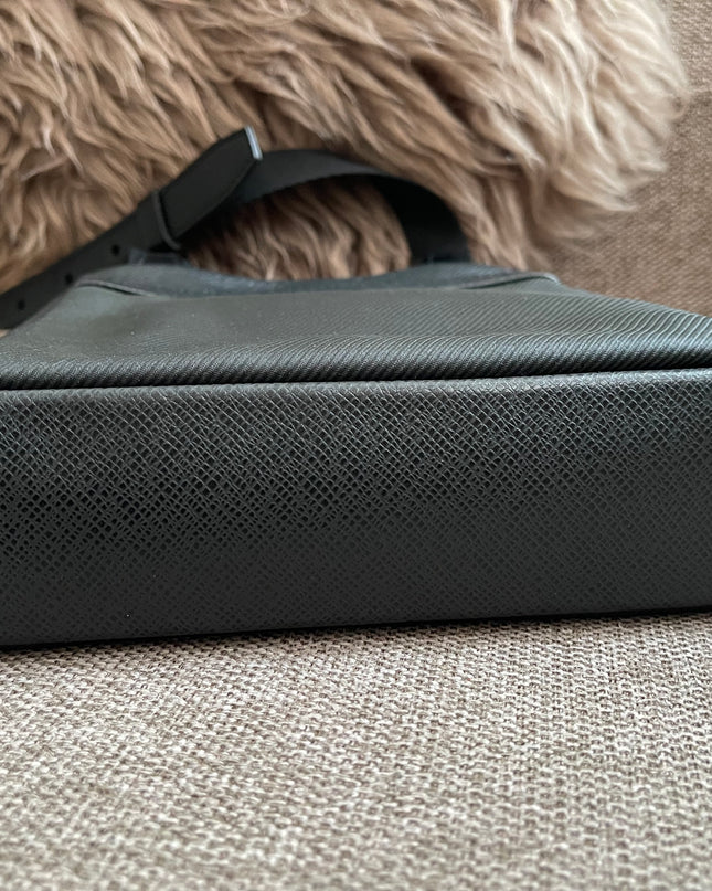 Preloved Authentic Louis Vuitton Taiga Leather Crossbody Bag – Épicéa Green, Silver Hardware