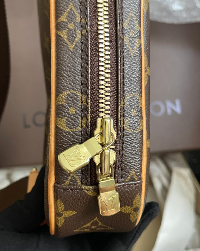 Preloved Louis Vuitton Pre-Owned
2004 Pochette Gange belt bag
