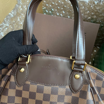 Preloved Louis Vuitton Pre-Owned
2012 Verona PM shoulder bag w/provided strap