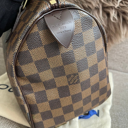 Louis Vuitton Speedy 25 Damier Ebene stamp detail