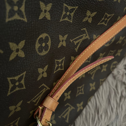 Preloved Authentic Rank B- Louis Vuitton Pre-Owned 2004 GM monogram bucket bag