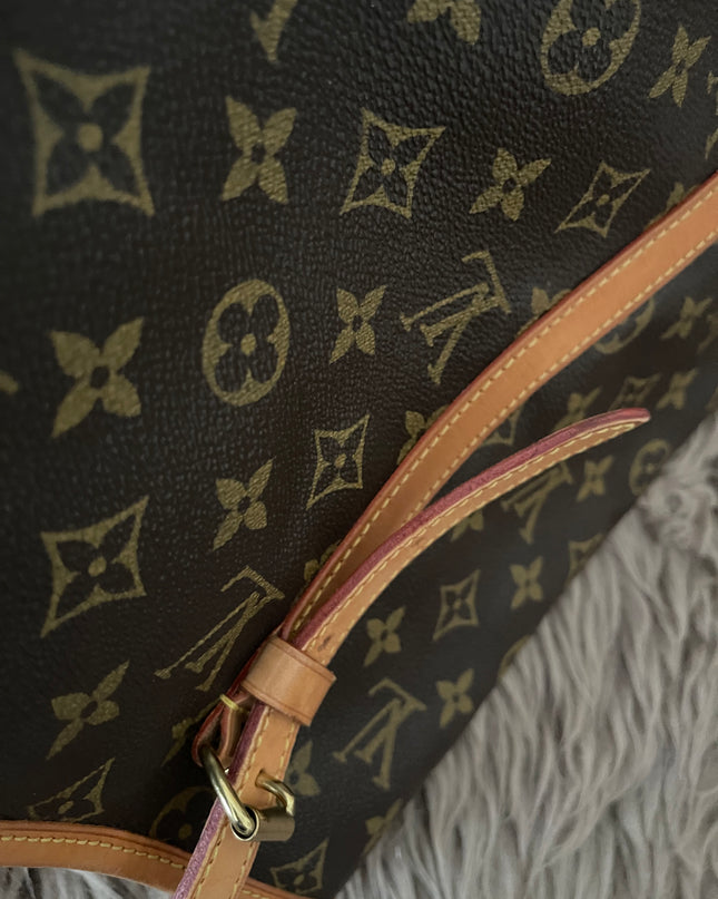 Preloved Authentic Rank B- Louis Vuitton Pre-Owned 2004 GM monogram bucket bag