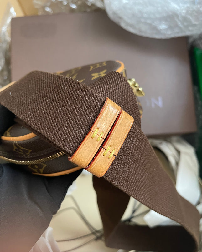 Preloved Louis Vuitton Pre-Owned
2004 Pochette Gange belt bag