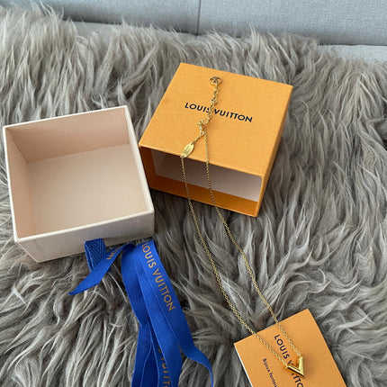 Preloved Authentic Essential V Necklace