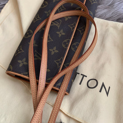 Louis Vuitton
2001 Pochette Twin GM crossbody bag