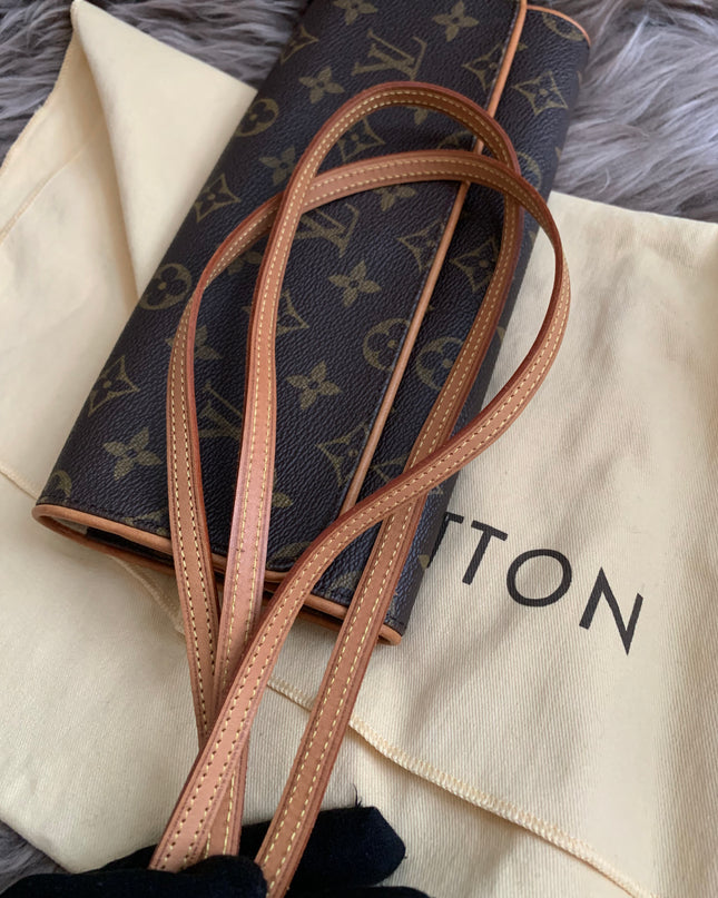 Louis Vuitton
2001 Pochette Twin GM crossbody bag