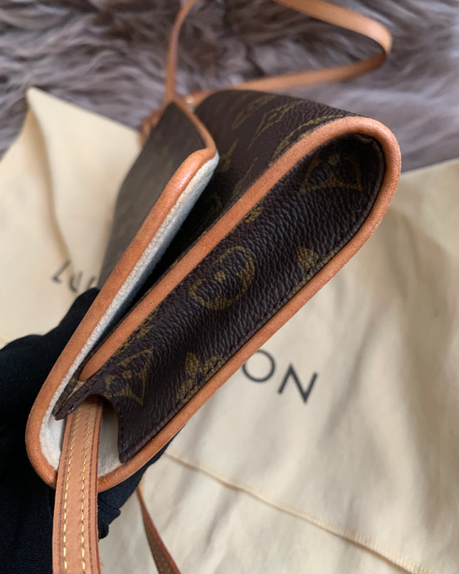 Louis Vuitton
2001 Pochette Twin GM crossbody bag