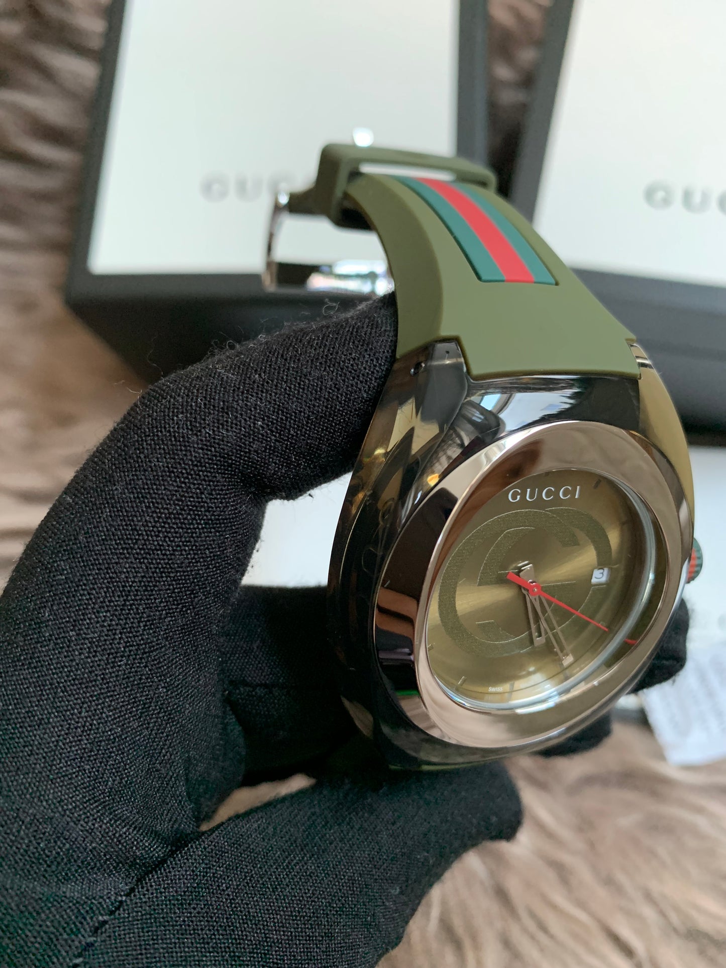 Gucci Sync Green Dial and Grey Rubber Strap Unisex Watch 137.1