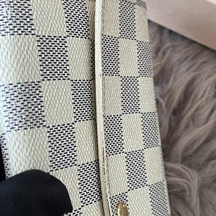 Preloved Authentic Rank B- Louis Vuitton Sarah wallet in the Damier Azur
