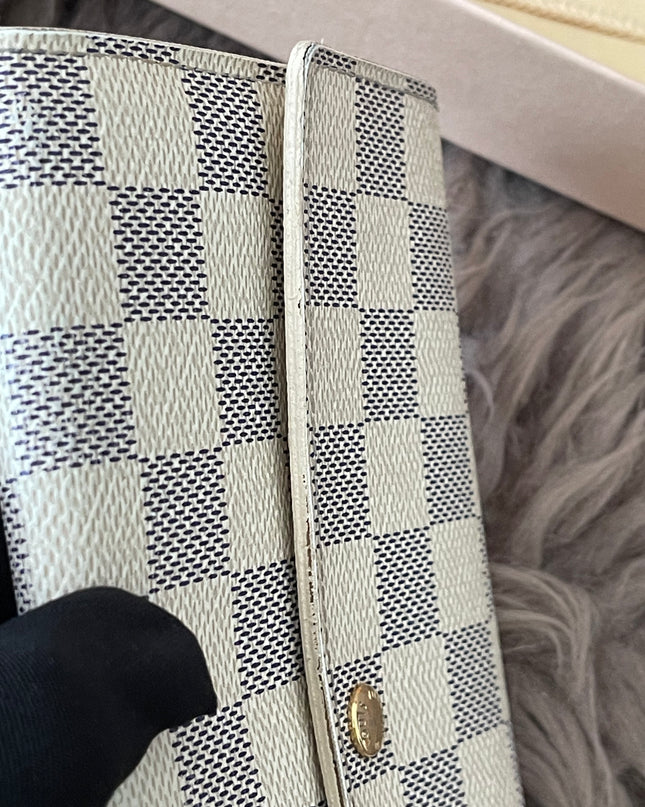 Preloved Authentic Rank B- Louis Vuitton Sarah wallet in the Damier Azur
