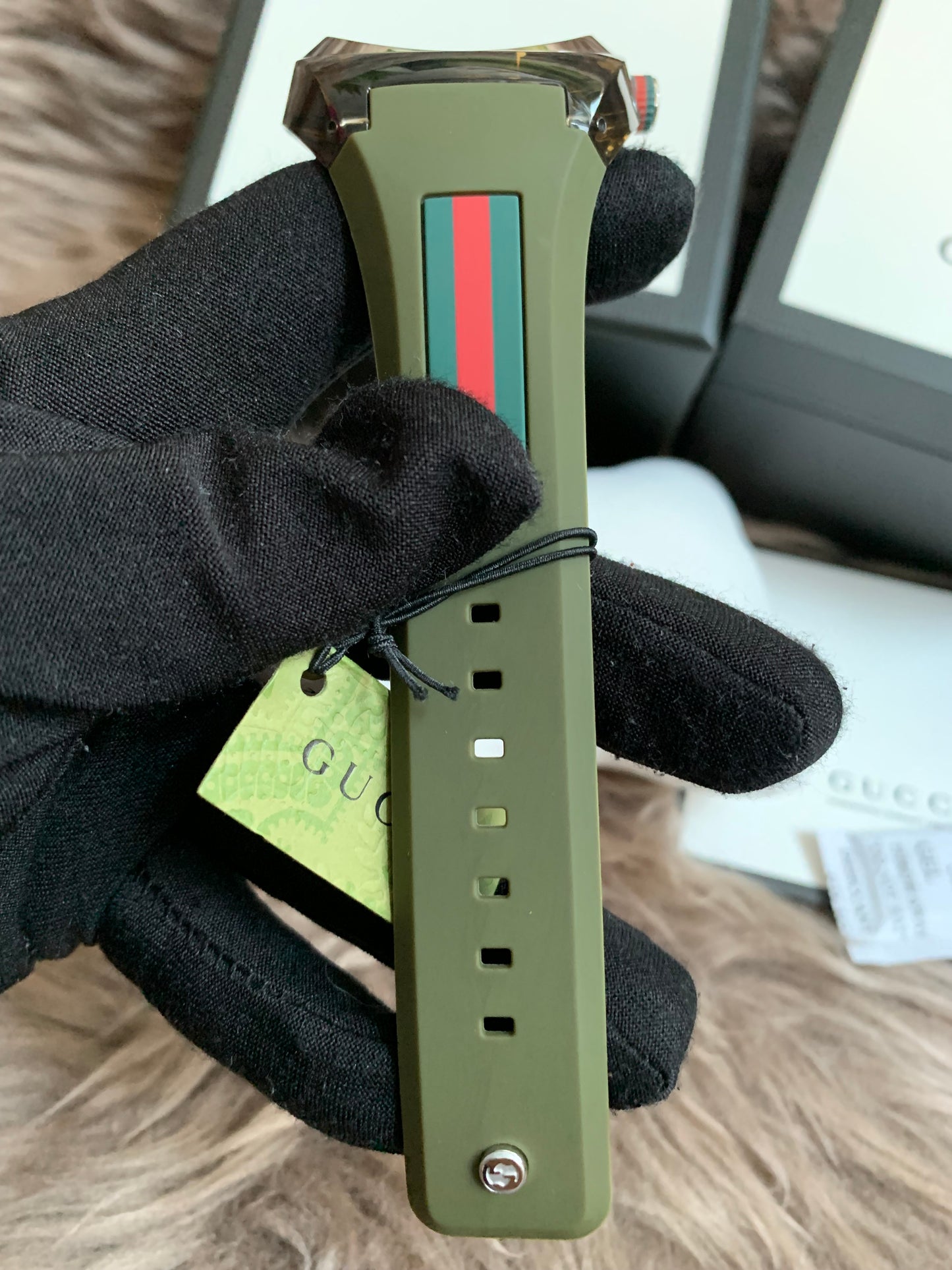 Gucci Sync Green Dial and Grey Rubber Strap Unisex Watch 137.1