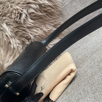 Preloved Authentic Louis Vuitton Epi Buci Crossbody Bag