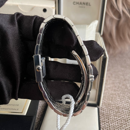 Preloved Authentic Chanel Matelassé Bangle Watch – Silver/Black Dial | Full Set